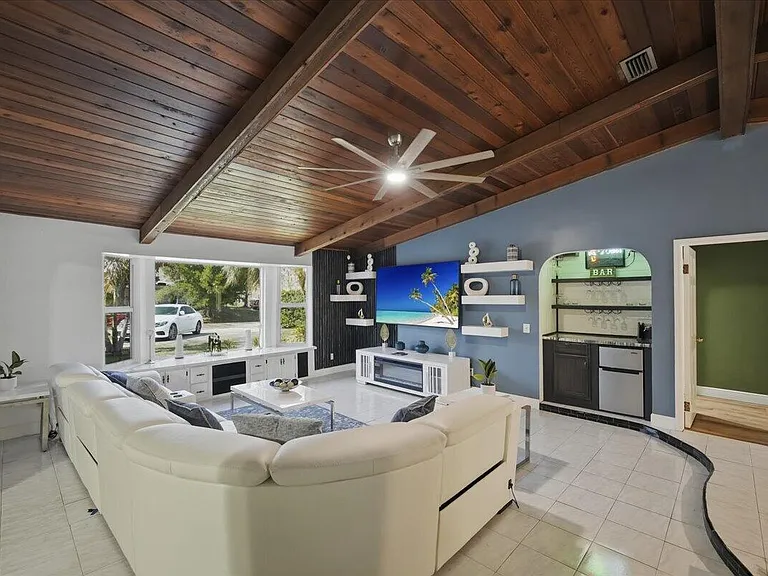 1326 SW Bartell Ave — Photo 9