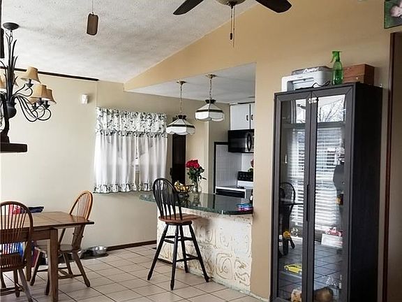 3rd image of 4949 Bayside Dr