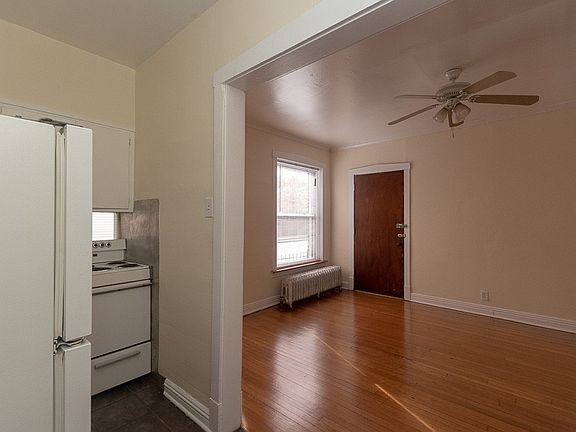 3rd image of 1266 W Montrose Ave #F2