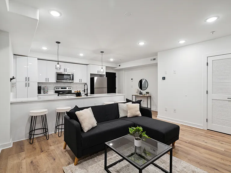 2416 Clifford St #2 — Photo 14