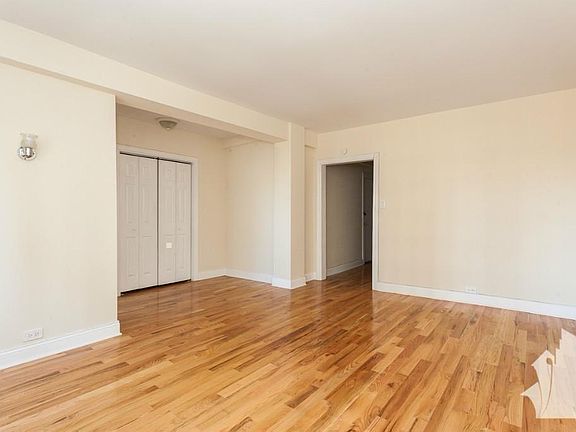 4th image of 1347 N Dearborn St APT 305J