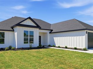 13523 White Oak Rd, Fayetteville, AR 72704