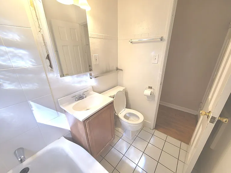 2523 Lake Dr — Photo 9