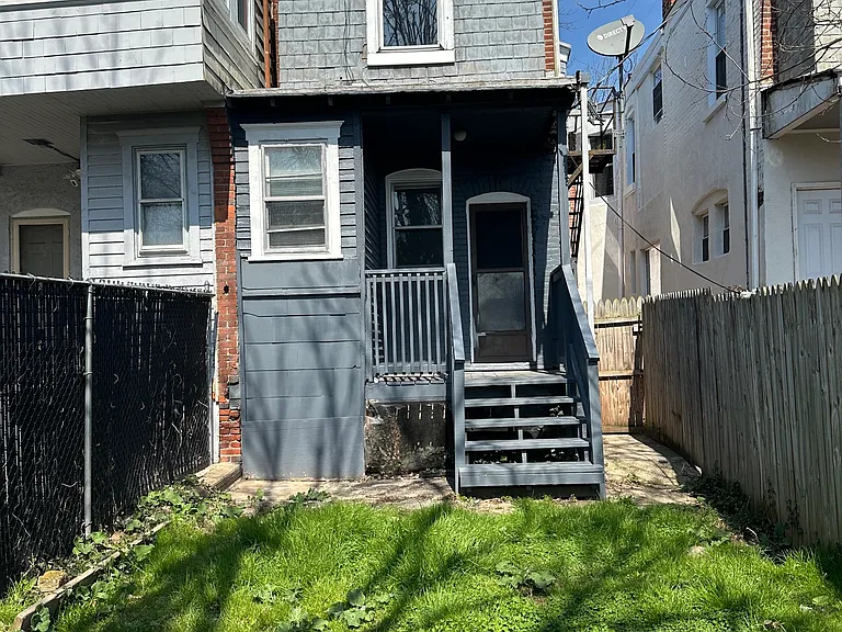 1528 W 4th St — Photo 2