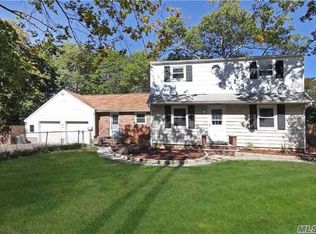 15 Halsey St, Islandia, NY 11749