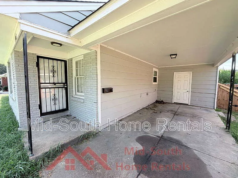 3 bed, 1.5 bath, 1121 sqft, $1,250 — Photo 3