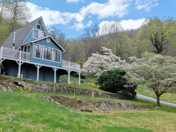 735 Fontana Hts, Fontana Dam, NC 28733