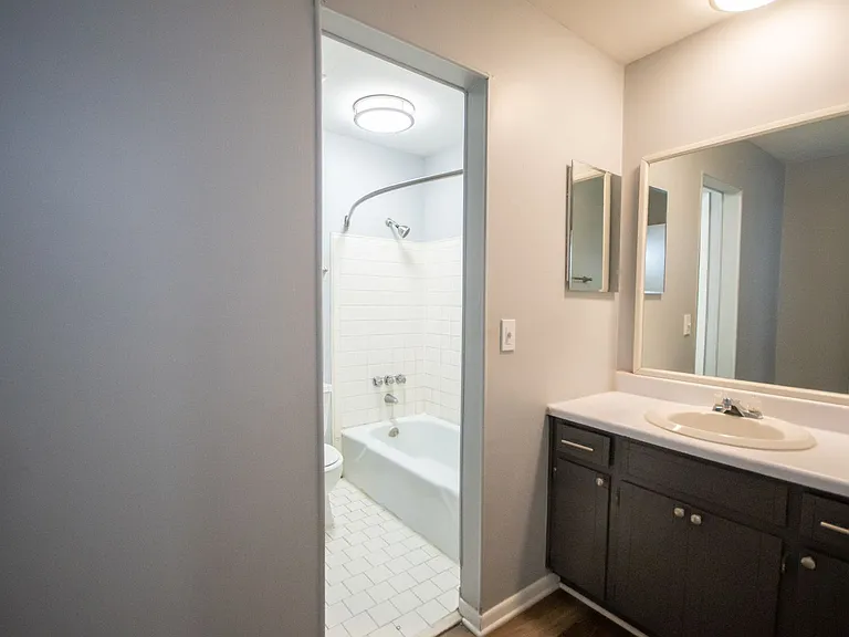 Coleman Place Apartments — Photo 22