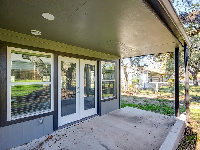 809 N West St — Photo 31