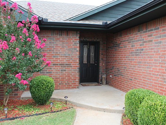 2nd image of 130 E Bonita Dr