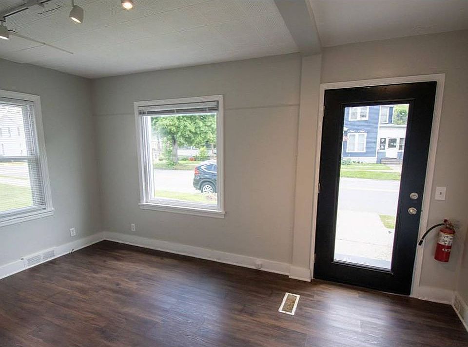 2nd image of 128 Glasgow St