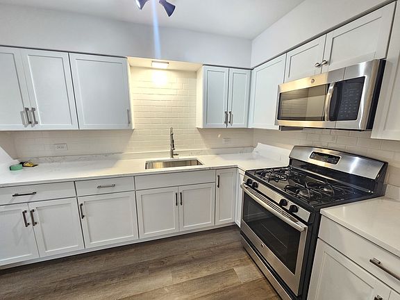 4th image of 4929 W 109th St APT 303