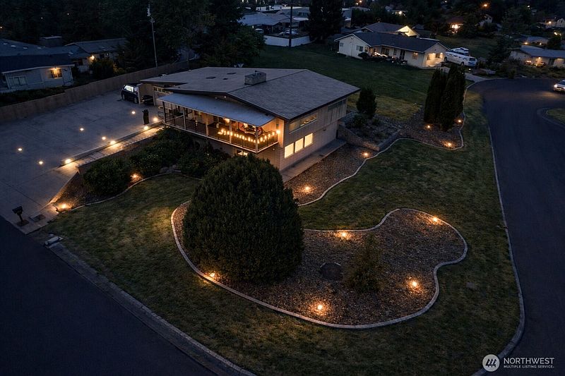 2nd image of 840 Braeburn Place NW