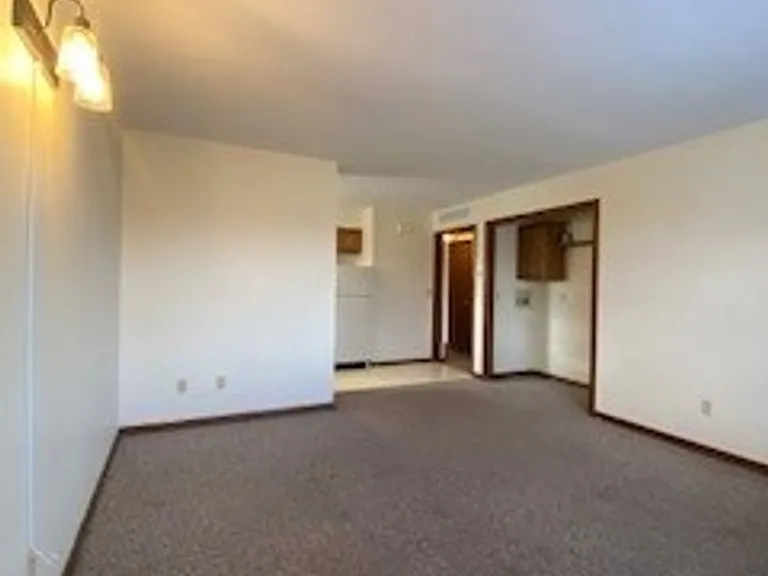 1824 Tiffany Ct — Photo 2