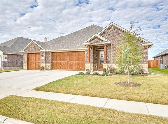 3rd image of 1688 Fraser Dr