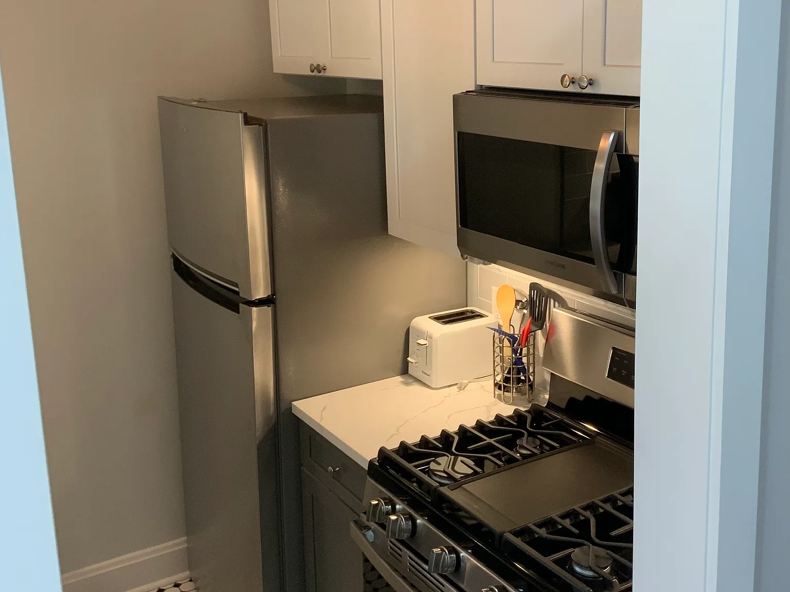 405 E 2nd St — Photo 4