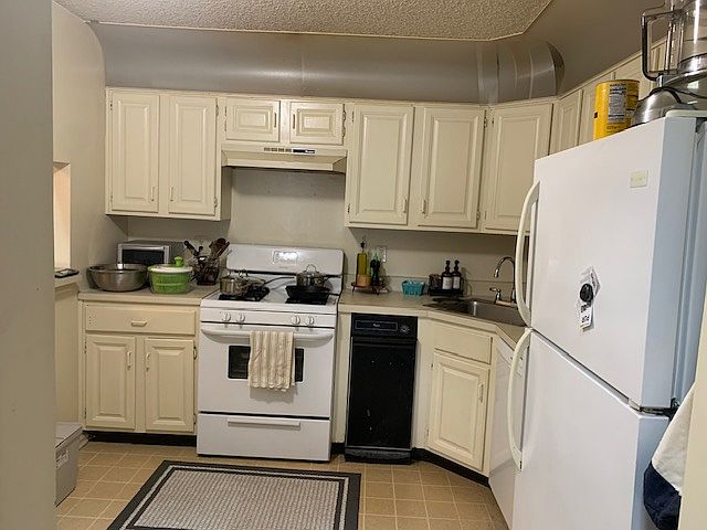Eat in kitchen