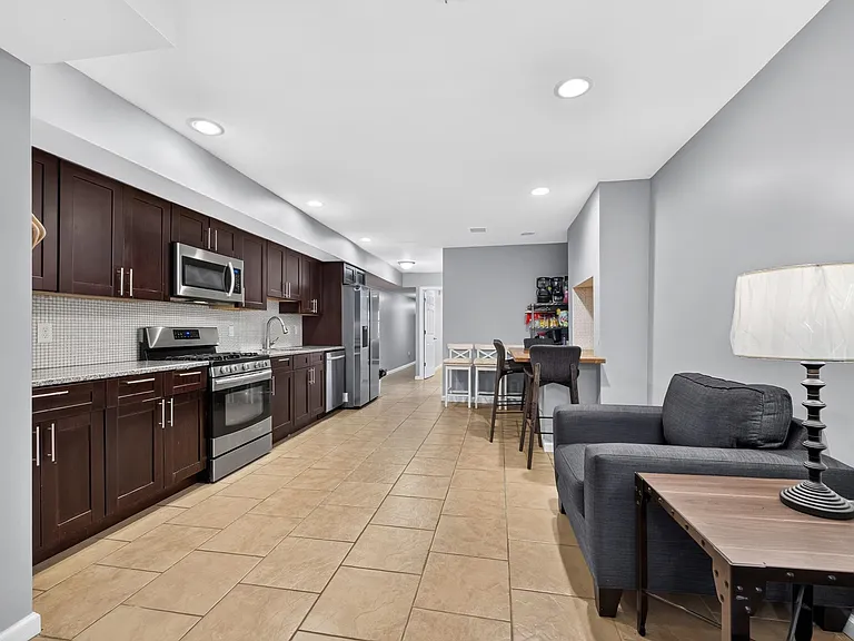 447 Mercer St #1 — Photo 16