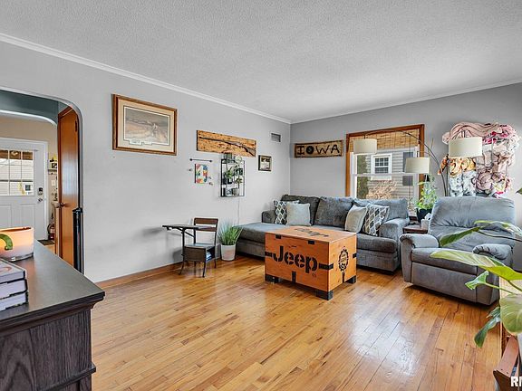 3rd image of 1519 W Columbia Ave