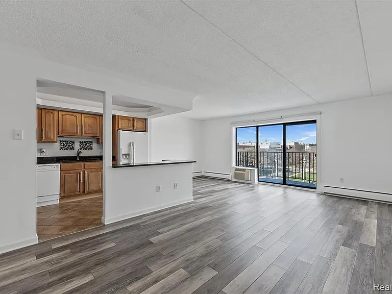 35300 Woodward Ave #507 — Photo 7