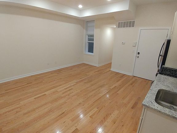2nd image of 1924 W Girard Ave #2F