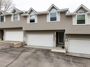 959 Edgewood Dr, Chaska, MN 55318