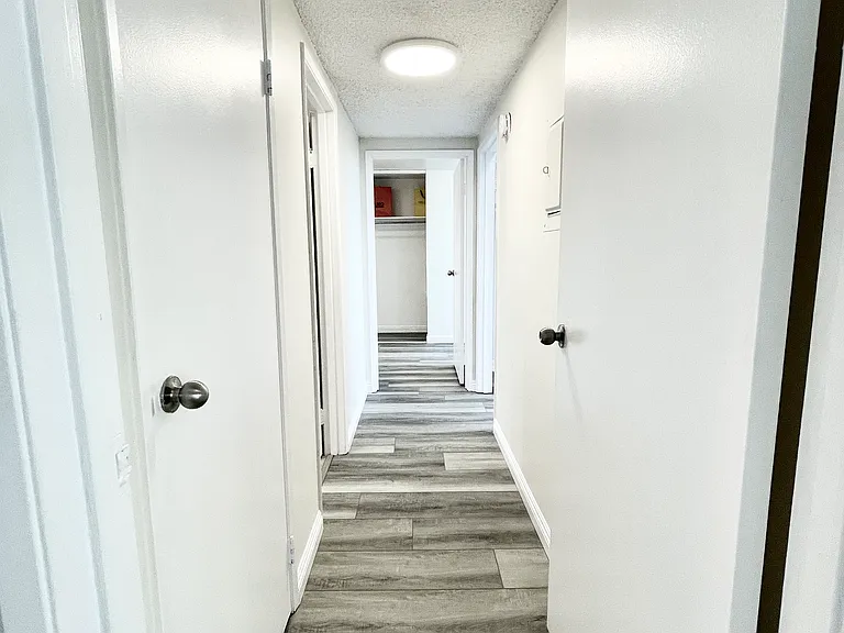 Occidental Towers Apartments — Photo 197