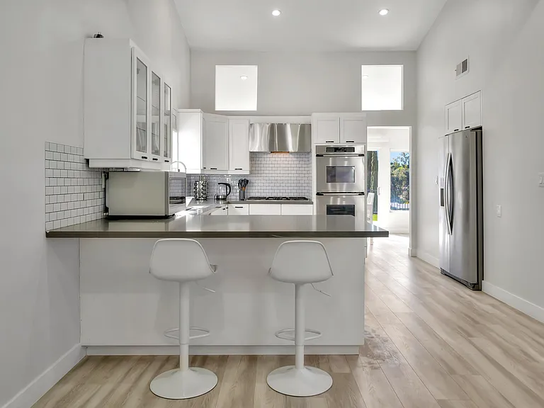 5557 Ostin Ave — Photo 21