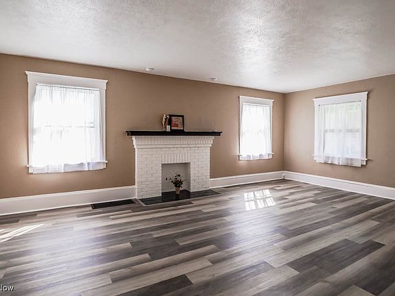 2nd image of 748 Commonwealth Ave NE