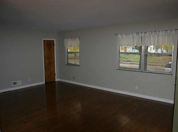 4th image of 5702 N Primrose Ave