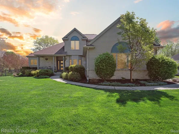 1133 Galloway Ln, Howell, MI 48843
