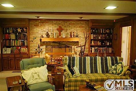 5th image of 219 Colonial Dr