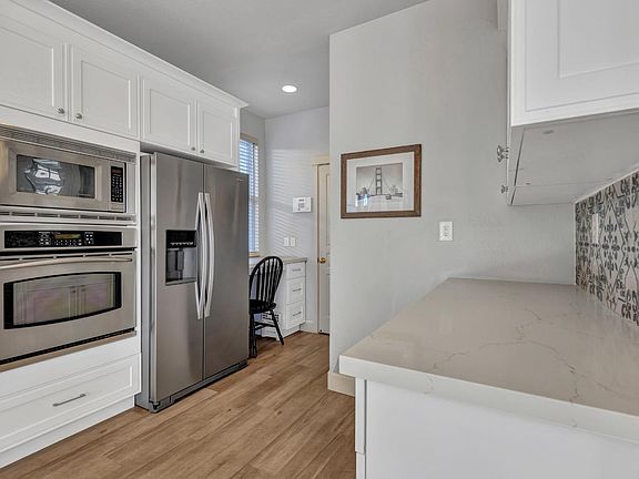 4th image of 2331 Lansdowne Place