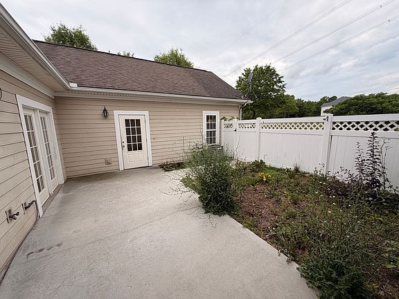 5th image of 118 Fortenberry St