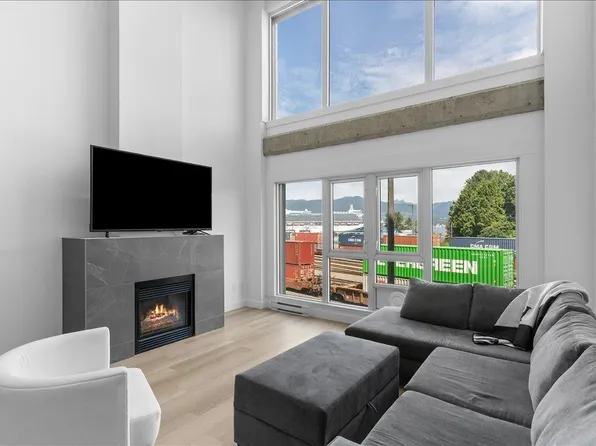 27 Alexander St #309, Vancouver, BC V6A 1B2