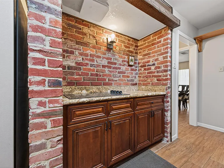 9310 Cliffwood Dr — Photo 10