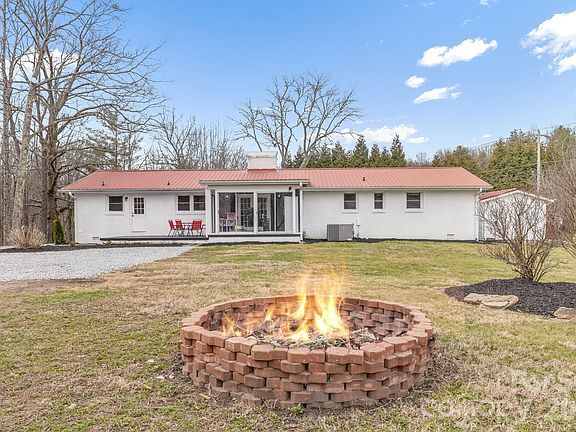 3rd image of 52 Baby Jane Ln