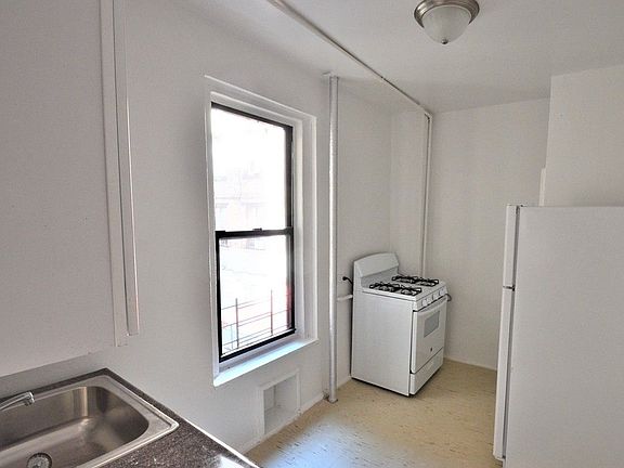 5th image of 2705 Morris Ave APT 2B