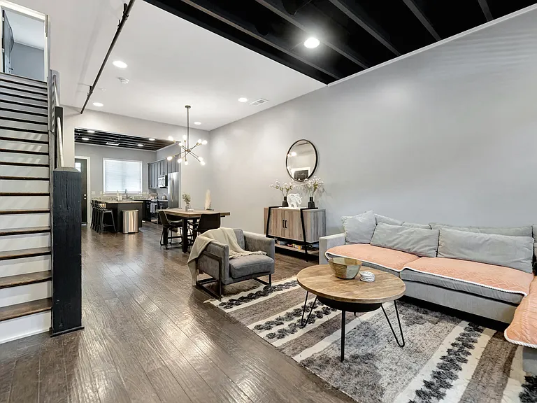 1306 Barristers Ct — Photo 2
