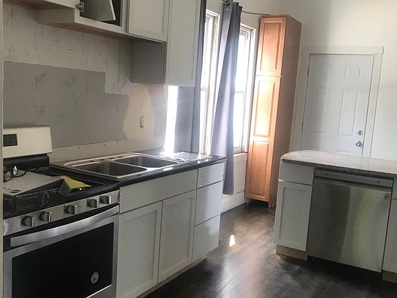 5th image of 2948 N Leavitt St APT 1F