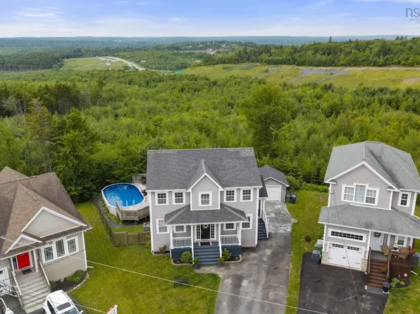 27 Barnsley Ct, Halifax, NS B4E 0H3