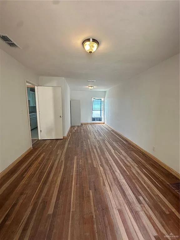 2 bed, 1.0 bath, 1011 sqft, $1,300 — Photo 4