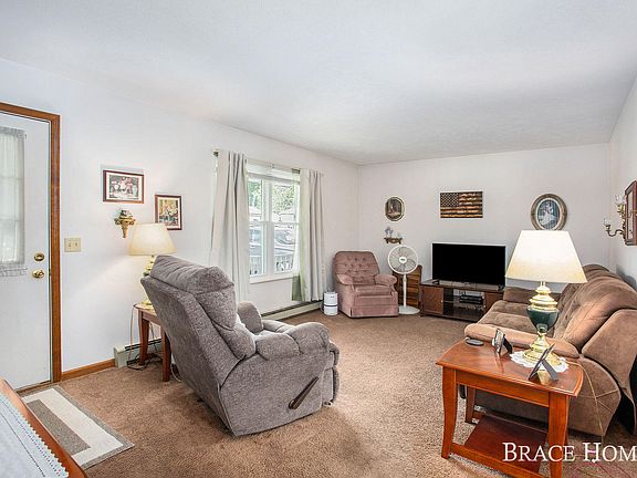 3rd image of 3964 York View Dr NW