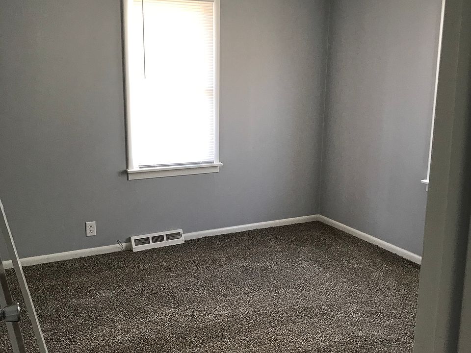 1st image of 922 S Dodgion Ave