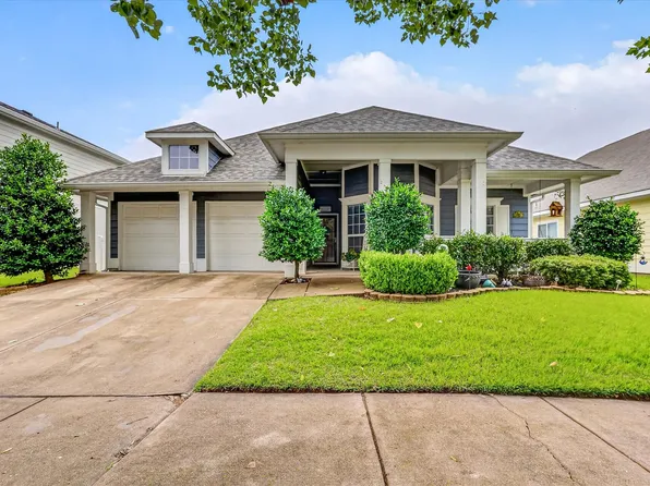 1008 Bell Manor Dr, Aubrey, TX 76227