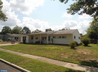 65 Outlook Ln, Levittown, PA 19055