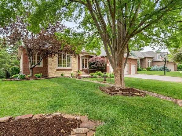 2405 N Peckham Ct, Wichita, KS 67228