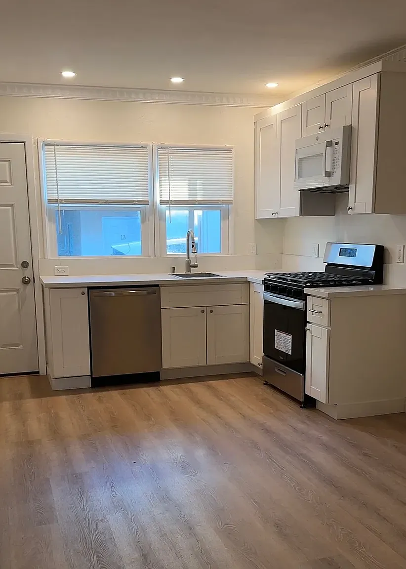 2 bed, 570 sqft, $3,000 — Photo 3