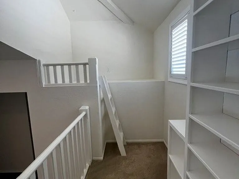 736 Hillside Dr — Photo 17