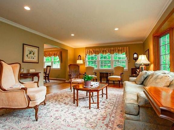 Big & bright living room